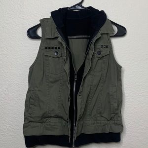 Sleeve-less jacket/cover up